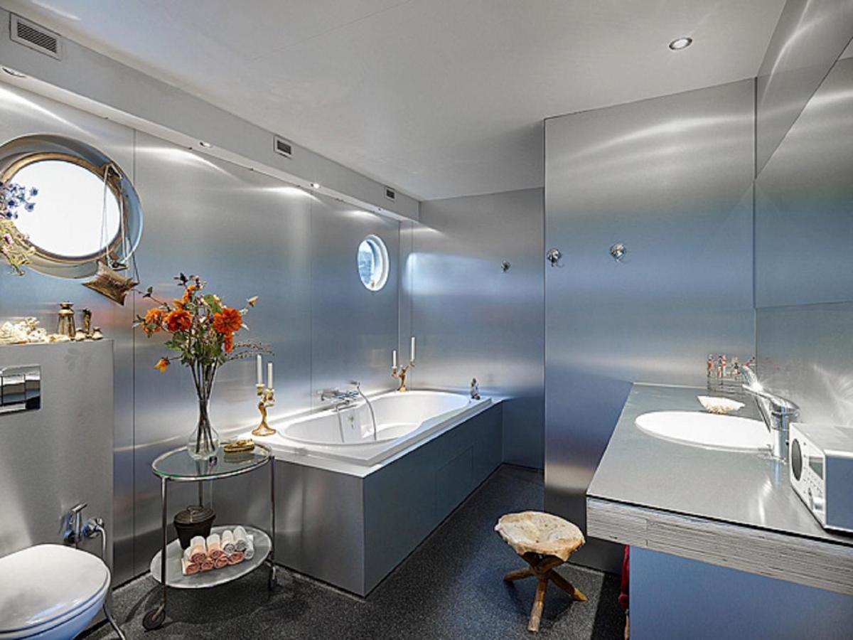 A304 Romantic Seaship In Top Center Amsterdam Bagian luar foto