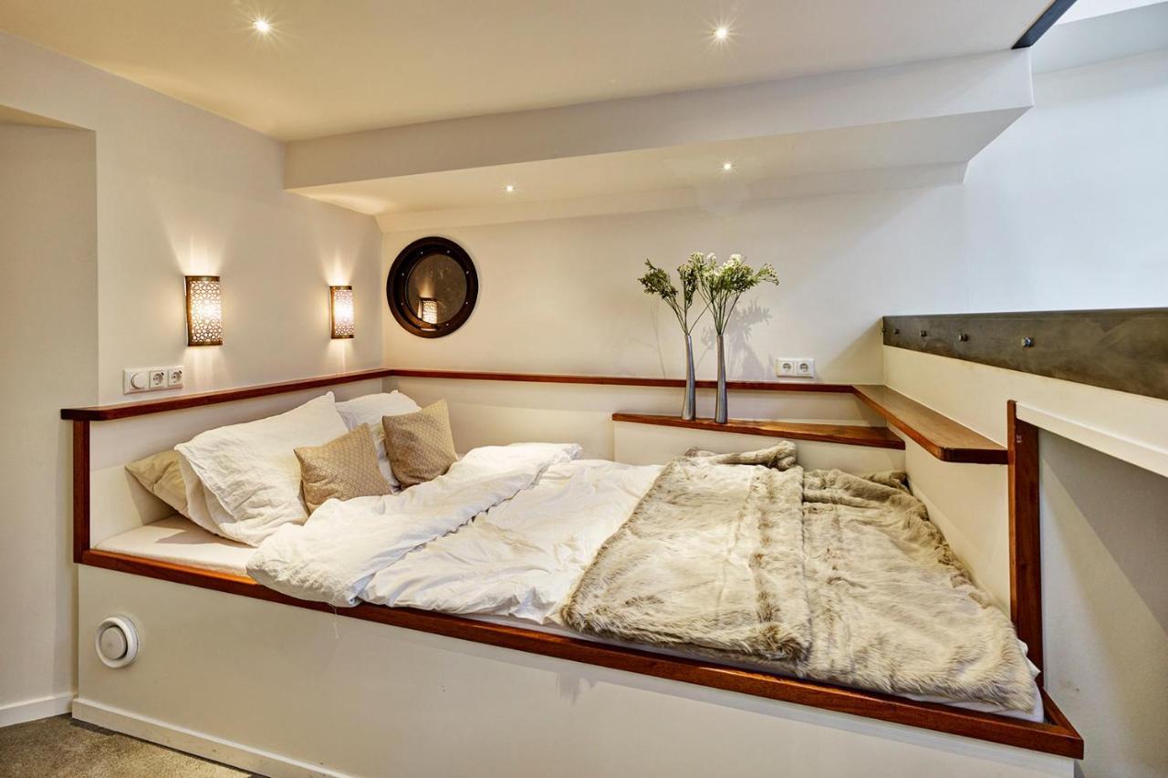 A304 Romantic Seaship In Top Center Amsterdam Bagian luar foto