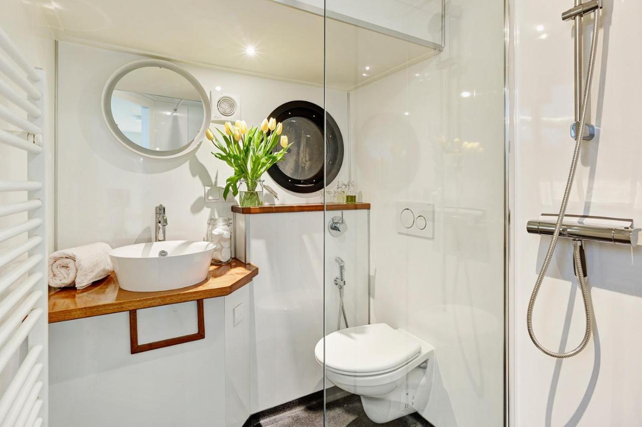 A304 Romantic Seaship In Top Center Amsterdam Bagian luar foto