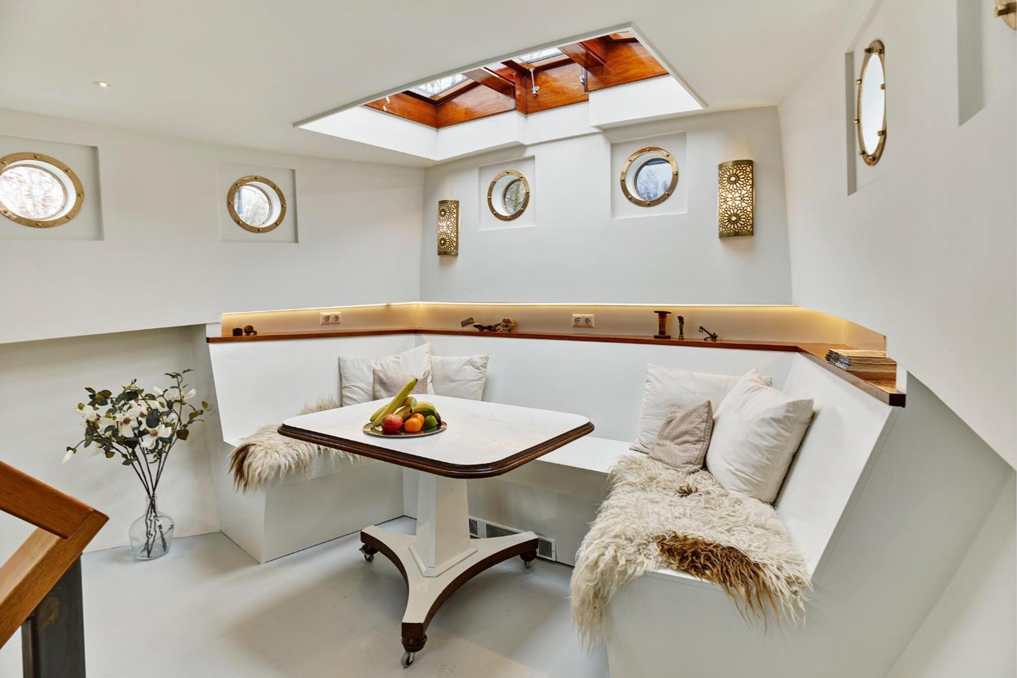 A304 Romantic Seaship In Top Center Amsterdam Bagian luar foto