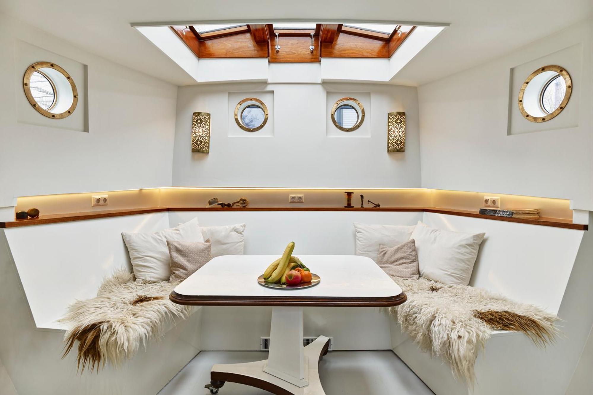 A304 Romantic Seaship In Top Center Amsterdam Bagian luar foto