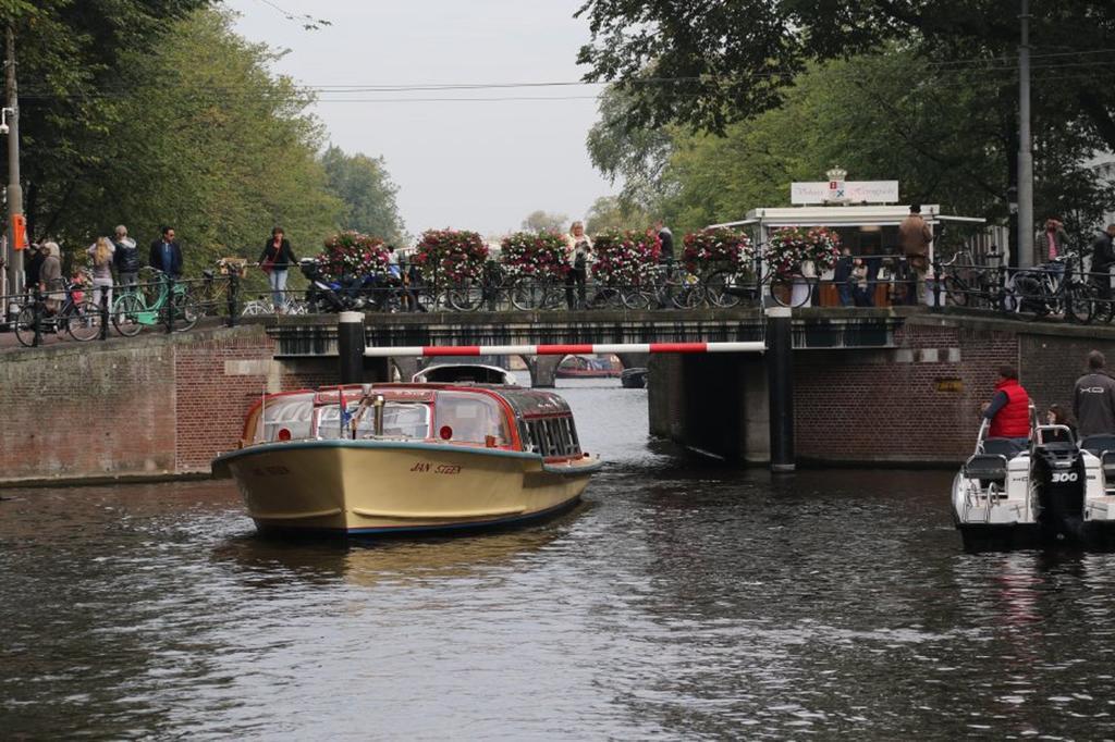 A304 Romantic Seaship In Top Center Amsterdam Bagian luar foto