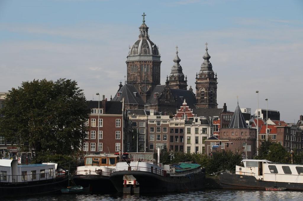A304 Romantic Seaship In Top Center Amsterdam Bagian luar foto